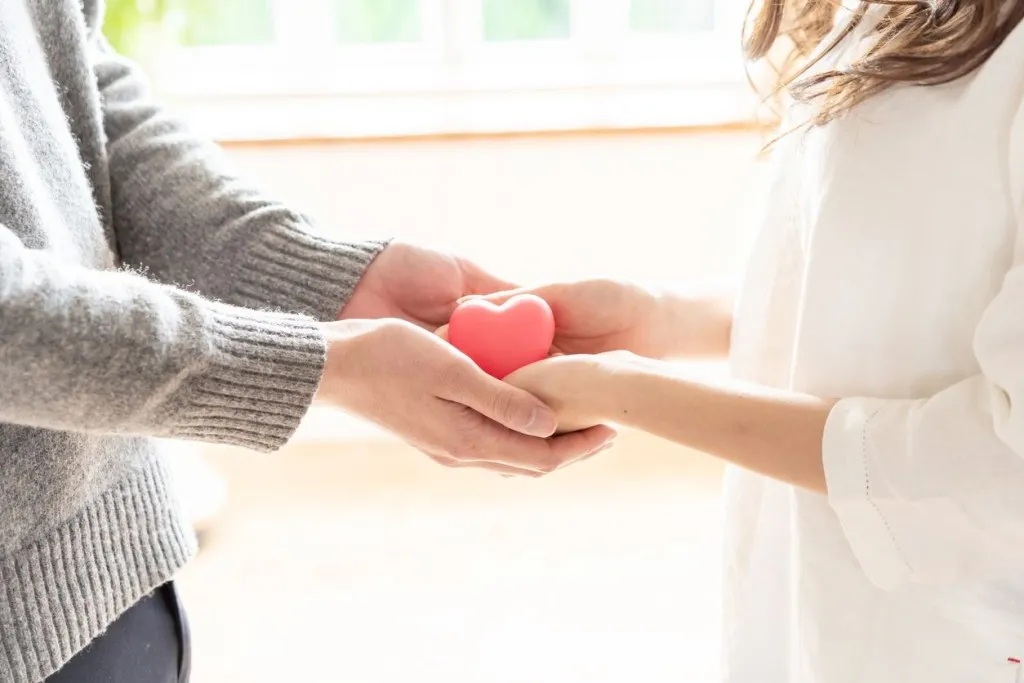 3 Tingkatan Bahasa Sunda untuk &ldquo;Aku Sayang Kamu&rdquo; + Contoh Penggunaan