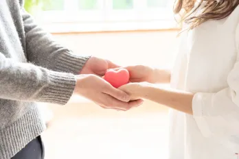 3 Tingkatan Bahasa Sunda untuk &ldquo;Aku Sayang Kamu&rdquo; + Contoh Penggunaan