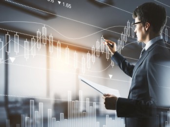 Bukan Kaleng-Kaleng, Broker Sebagai Profesi yang Berpengaruh dalam Dunia Saham dengan Gaji yang Fantastis
