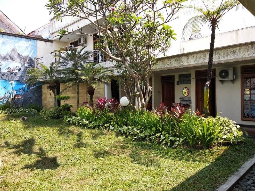 Rumah Poros Jalan Raya Tidar Atas Dijual di Jl Esberg Malang