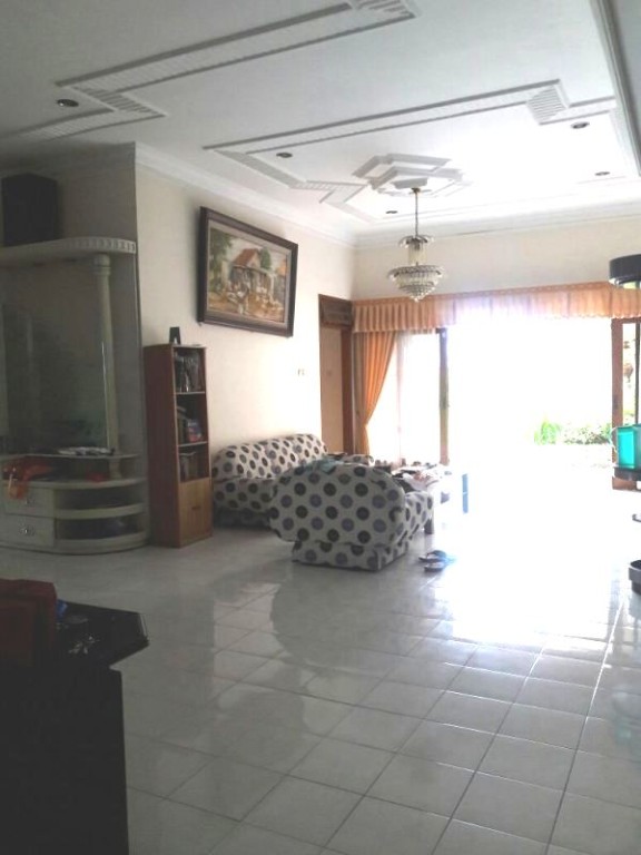 Rumah Poros Jalan Raya Tidar Atas Dijual di Jl Esberg Malang