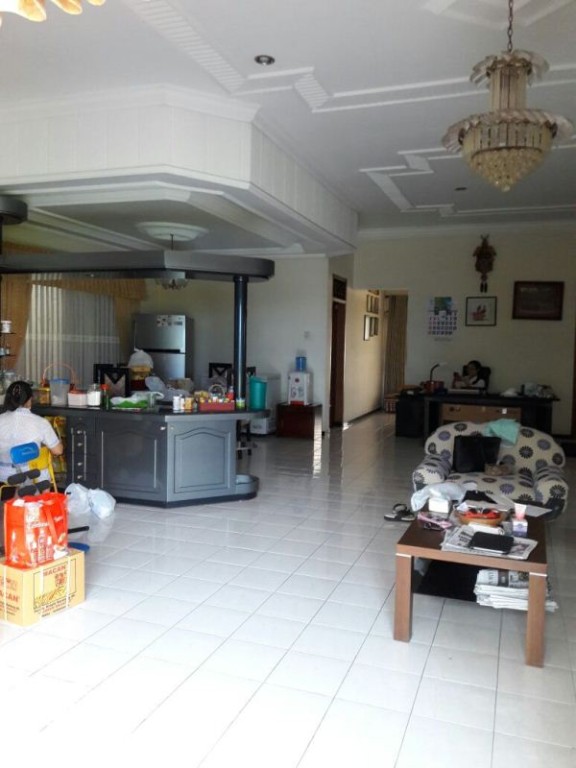 Rumah Poros Jalan Raya Tidar Atas Dijual di Jl Esberg Malang