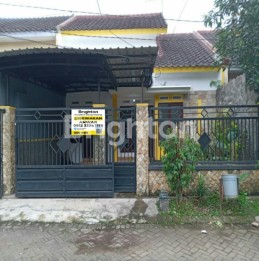 RUMAH DI SEWAKAN DI PERUMAHAN DWIGA DEKAT