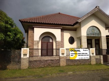 Rumah 2 Lantai di Permata Jingga