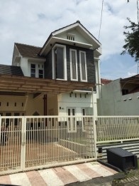 Rumah Hook 2 Lantai di Griya Shanta