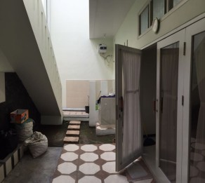 Rumah Hook 2 Lantai di Griya Shanta