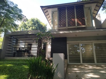 Rumah Mewah di Perumahan Riverside Blimbing Malang