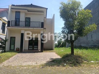 Rumah villa plus kavling samping Rumah area