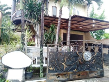 Rumah 3 Lantai Jl Ontoseno Blimbing Dijual di