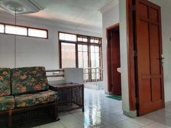 Rumah Dijual di Jl Manyar Jaya Surabaya