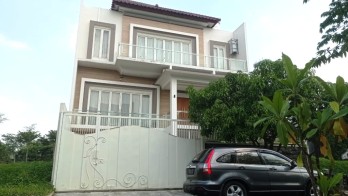 Rumah Dijual di Jl Raya Greenwood Golf Araya