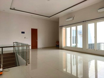 Rumah Dijual di Jl Raya Greenwood Golf Araya