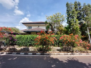Rumah Full Furnished Dijual di Bukit Cemara Tujuh