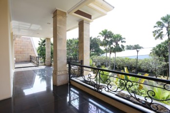 Rumah Mewah 2 Lantai Istana Dieng Tengah Malang