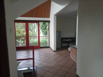 Villa Siap Huni Klub Bunga Batu