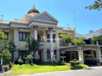 Dijual Rumah Mewah 3 Lantai di Pakuwon City Cluster Laguna Regensi Surabaya