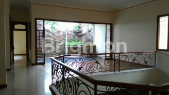 RUMAH MEWAH DAN MEGAH DI DIENG MALANG