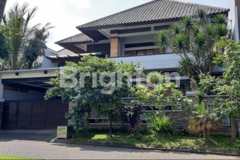 RUMAH MEWAH 2 LANTAI SEMI FURNISHED, JALAN