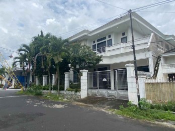 Dijual Rumah Mewah Hook di Tidar Malang