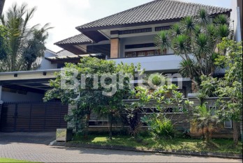 Rumah mewah 2 Lantai siap pakai semi furnished