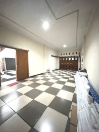 Rumah 3 Lantai di Jalan Candi Mendut Malang