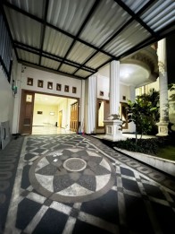 Rumah 3 Lantai di Jalan Candi Mendut Malang