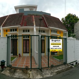DI RUMAH SEWAKAN DI JL BUNGA BUNGA SOEKARNO HATTA