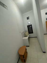 DI RUMAH SEWAKAN DI JL BUNGA BUNGA SOEKARNO HATTA