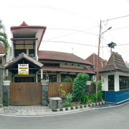 RUMAH 2 LANTAI DISEWAKAN DI JL CENGKEH, SOEKARNO