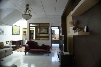 Rumah 2 Lantai Full Furnished di Jl Mundu Kota Malang