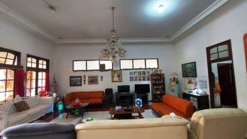 Rumah 2 Lantai di Jalan Latimojong Bawah Tidar