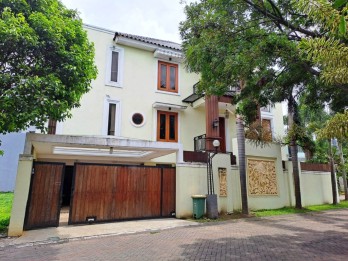 Rumah Mewah 3 Lantai di Permata Jingga Suhat