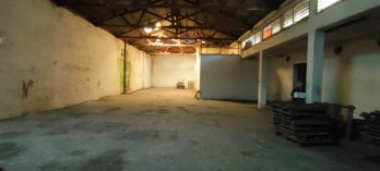 Gudang tengah kota