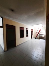 Rumah Disewakan di Salahutu Tidar