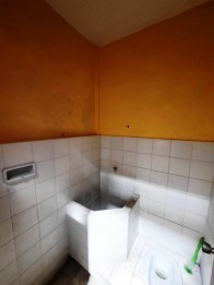 Rumah Disewakan di Salahutu Tidar