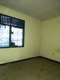 Rumah Hitung Tanah di Jl Kencana Sari Barat Surabaya