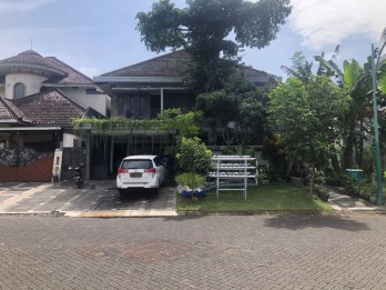 Rumah besar araya