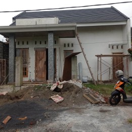 Rumah semi jadi lawang