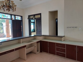 Rumah Sultan Dijual di Dr Sutomo Malang