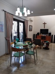 Rumah di Crystal Golf Citraland, Surabaya Barat