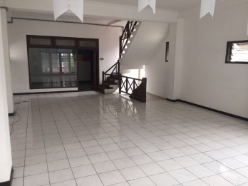 Ruko 3 Lantai Dijual Jl Letjen Sutoyo Blimbing