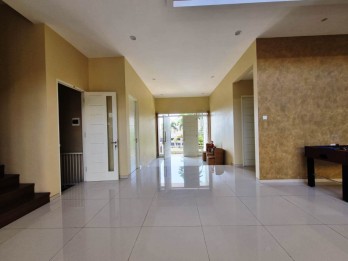 Rumah 2 Lantai Dijual Villa Puncak Tidar Malang