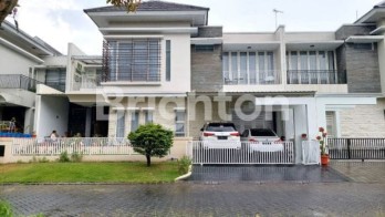 RUMAH FULL FURNISH 2 LANTAI STRATEGIS SIAP HUNI