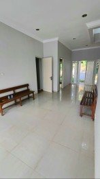 Rumah 2 Lantai Dilengkapi Private Swimming Pool Villa Puncak Tidar