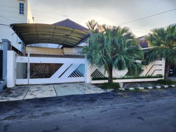 Rumah Mewah 2 Lantai di Jl Wilis Tengah kota