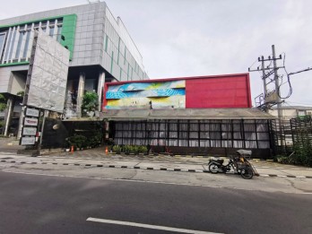 Rumah Usaha Poros Jalan Letjen Sutoyo Tengah Kota