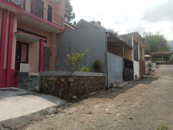 Rumah dekat bns kota batu(Madewo apples)