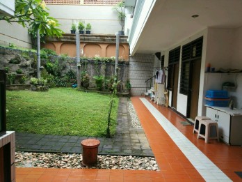 rumah strategis di ambengan surabaya. pusat kota surabaya. Cocok untuk usah