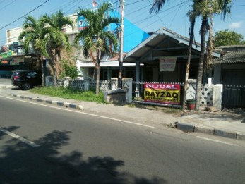 DIJUAL RUMAH DI TEPI JALAN PATIUNUS PASURUAN KOTA, JATIM