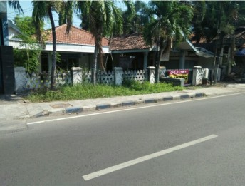 DIJUAL RUMAH DI TEPI JALAN PATIUNUS PASURUAN KOTA, JATIM